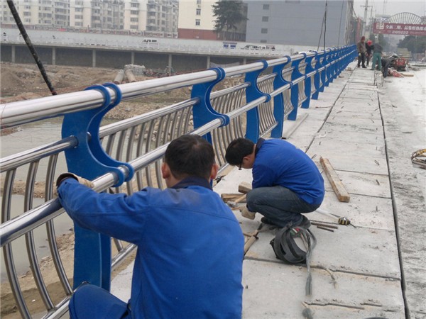 宜昌不锈钢桥梁护栏除锈维护的重要性及其方法