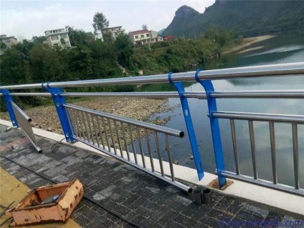 宜昌不锈钢复合管护栏是一种卓越的防护材料